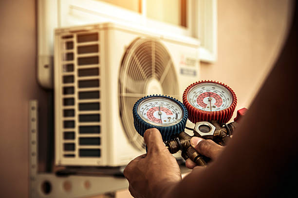 Professional Hvac technician working in Lancaster, TX